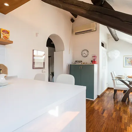 Penthouse Via Caradosso Milánó